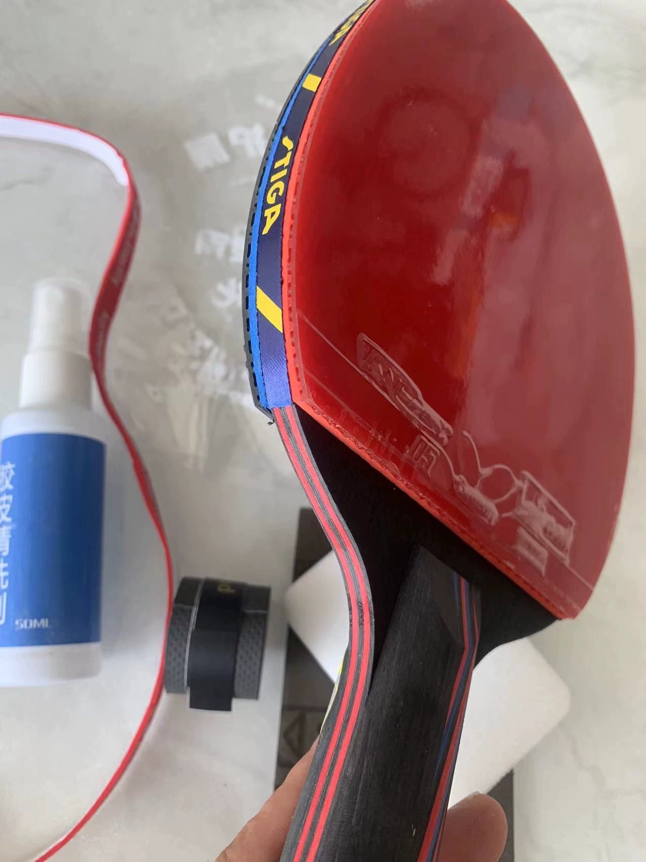 公司运动会订购多了，原价1千多的斯蒂卡纳米碳王九八，比赛专用的乒乓球拍，专业进攻型乒乓球拍，低价转让 运动会定多了，两只，一支横拍，一支直拍，全新的没有用到，低